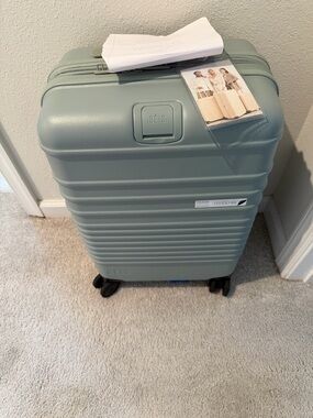 BÉIS Carry-On Luggage in Slate  Green